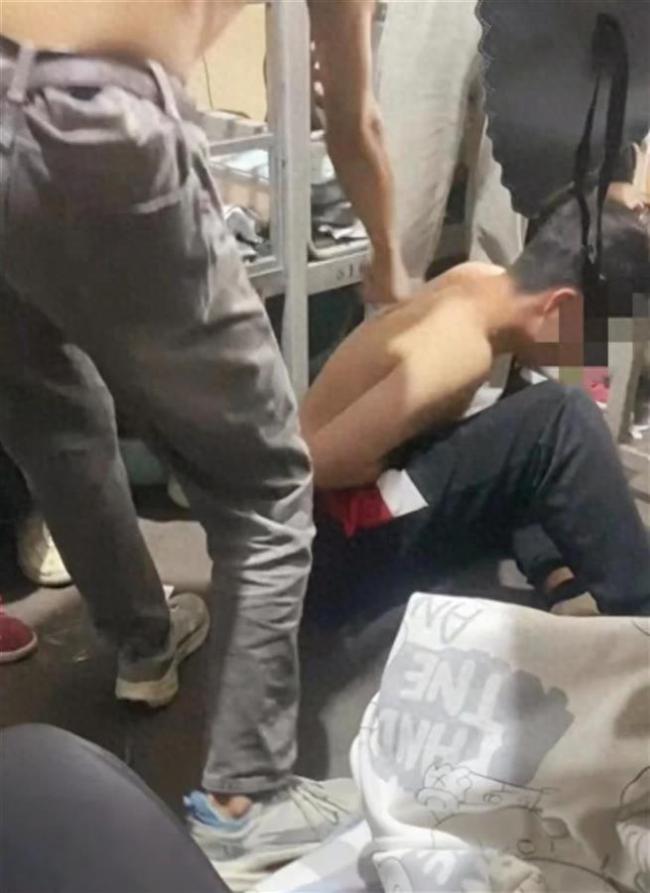 男生疑因不交保护费多次在宿舍内被打