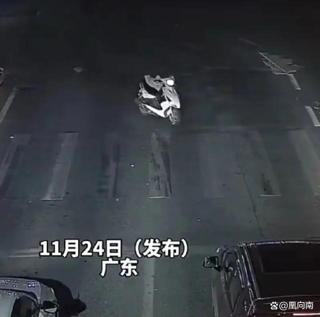 电动车&ldquo;无人驾驶&rdquo;撞上等红灯轿车，引发人们对自动驾驶技术的质疑