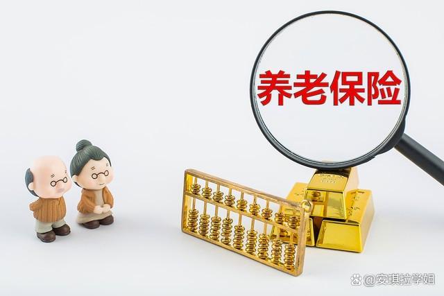 2个信号看明年养老金上涨，3类人能减免社保费，看看有你吗？