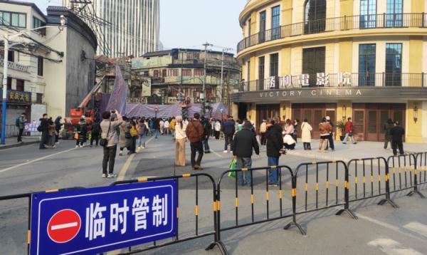 《酱园弄》外景地成热门打卡点 市民不断