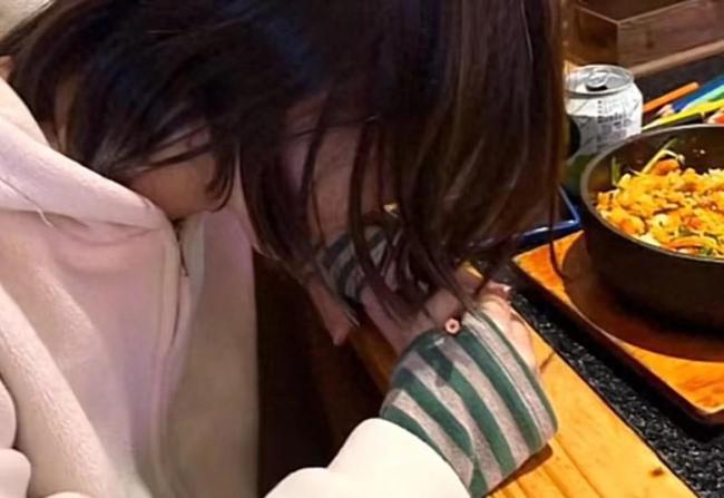 女子称被店员持刀逼迫作画，警方介入！