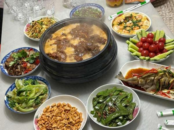 专家提醒过年剩菜宁可剩荤不剩素,倡导大家尝试“小盘多样”备餐模式