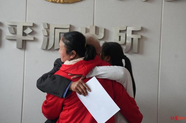 女子年少时看电影路上被拐36年后寻亲 警民携手助团圆
